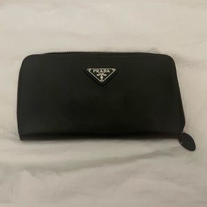 PRADA saffiano wallet / clutch black and silver
